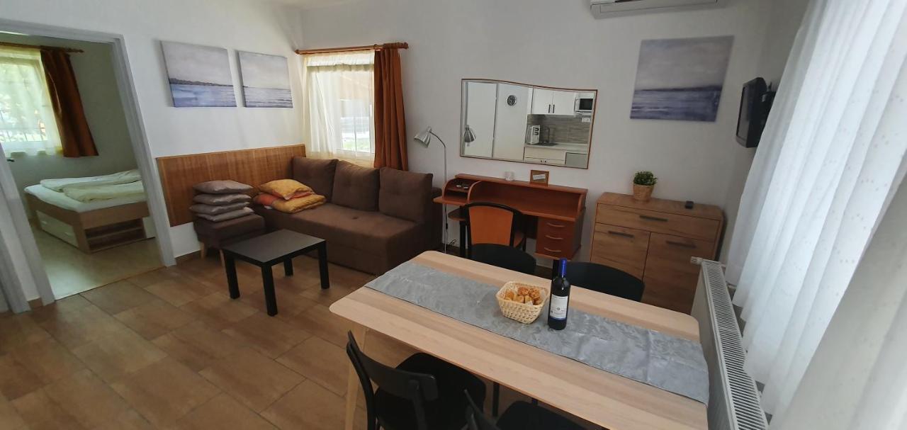 Forrest Apartman Gyenesdias Bagian luar foto